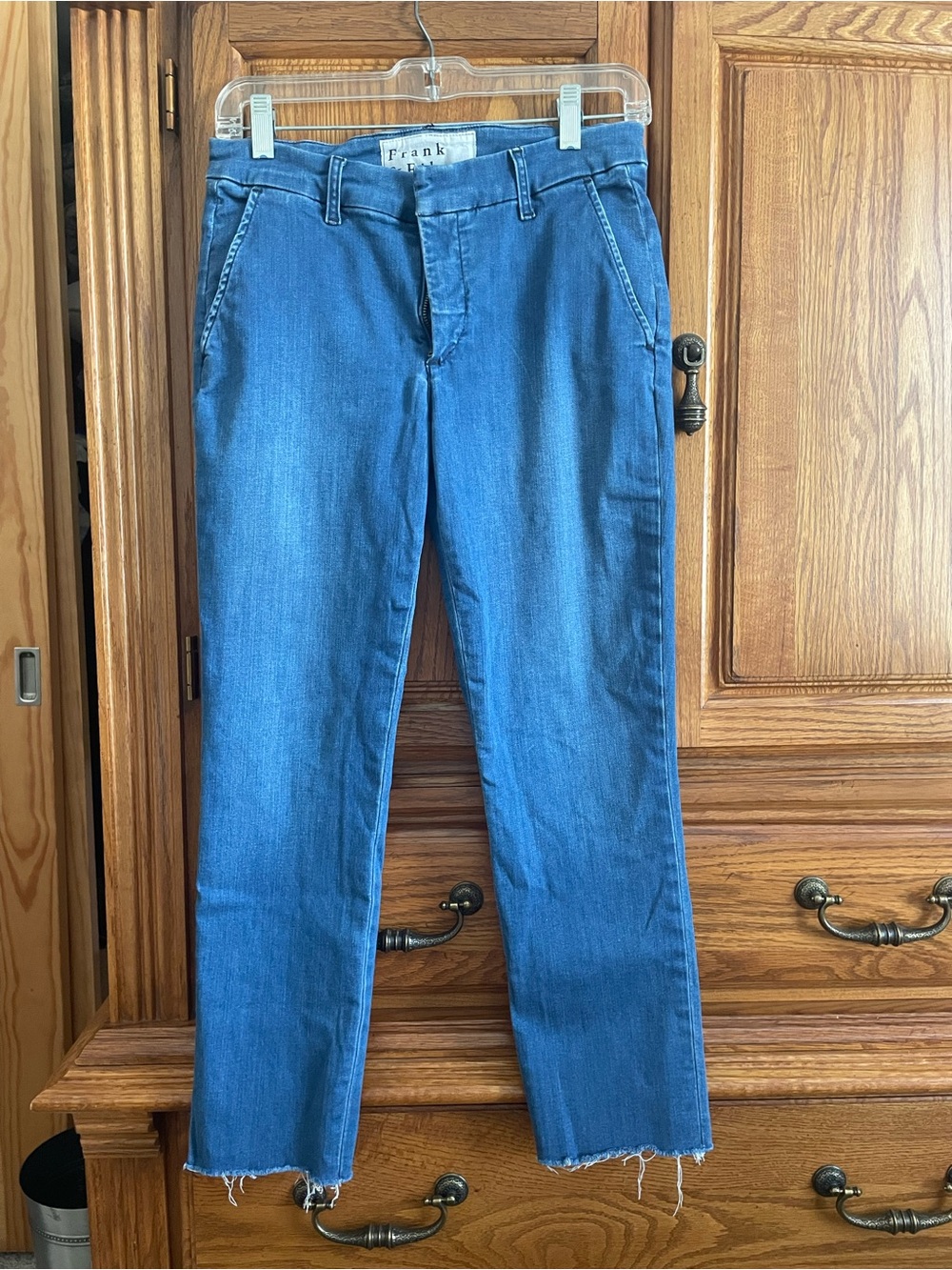 Frank & Eileen Wicklow Italian Performance Denim jeans in medium blue. Size 2